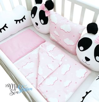Ogradica i posteljina za krevetac Dve pande roze sa oblacima