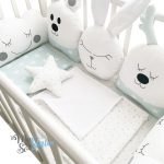 Ogradica i posteljina za krevetac Šašava družina mint bela